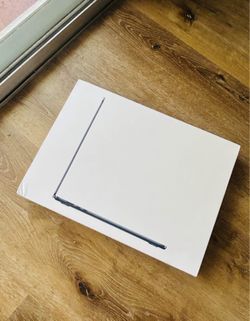 Macbook air 15 inch M3 Chip 8Gb Memory 512Gb Storage