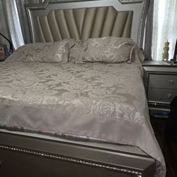 6 Pcs Bedroom Set,  King Bed , DRESSER,  Drawer With Mirror And 2 Nightstands