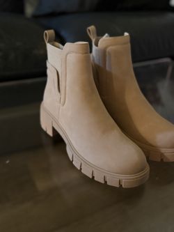 Chelsea Women Boots Size 8