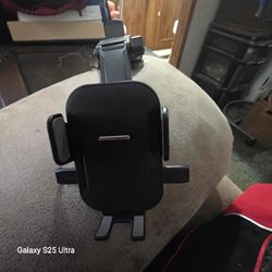 Car Phone Holder – Nano Flexible Silicone, 360° Rotation, Doesn’t Block Screen/Charging Port, Foldable for Storage 