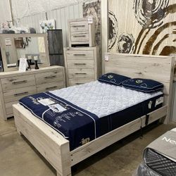 ❤️$10 Down Payment Finance ▪️Brand New Lawroy 5 Piece Queen Panel Bedroom Set