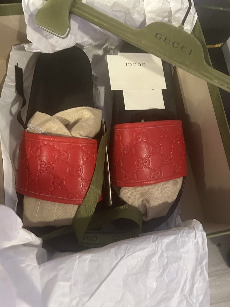 NWT, Gucci Red GG Supreme Slides, Size 11.5 US