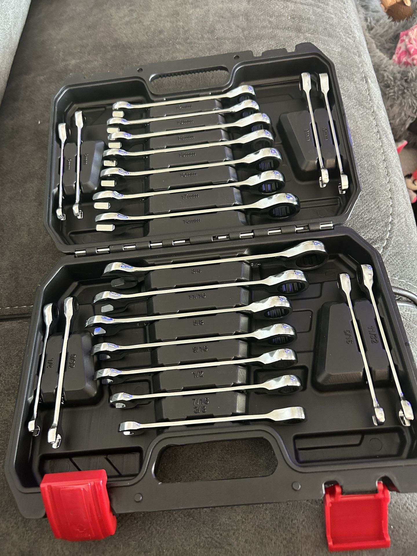 22 Piece Standard and Metric Ratchet Wrenches