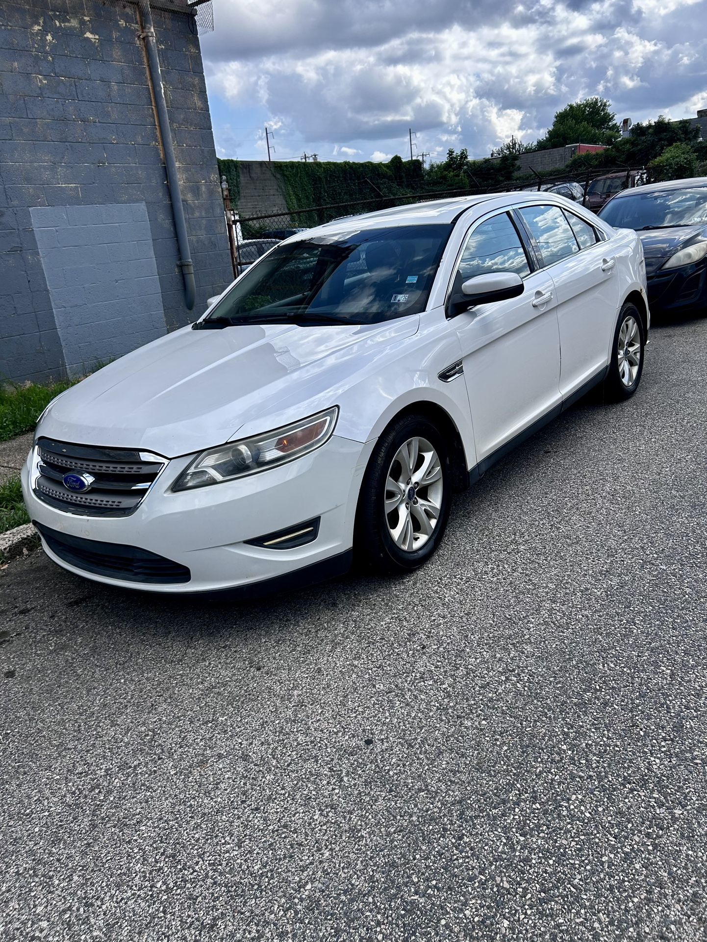 2010 Ford Taurus