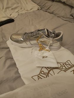 Men's Size 11 Air Jordan 1 OG Pinnacle Metallic Silver