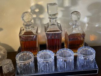 Crystal Whiskey Decanter Set with 4 Glasses and Leather Tray