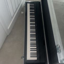 Yamaha Keyboard And Custom Hard Case  Open To Offers 