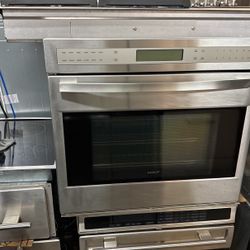 WOLF SINGLE OVEN 30” 