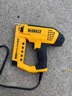 Dewalt Heavy Duty multi Tracker - Electric Staper with cord