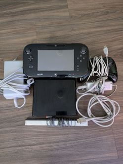 Wii U console (32GB) with Mario Kart 8 and controller