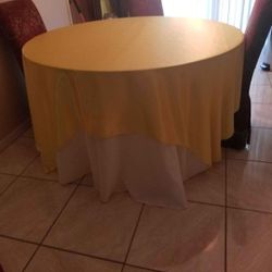 Overlays and napkins: 10 overlays size 120×120, 80  napkins