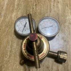 Harris 425-125A-350 CGA E-4 Single Stage Pressure Regulator