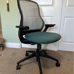 Knoll Regeneration Chair 