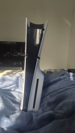 Es una ps 5 slim esta como nueva solo la  use 3 meses y necesito el dinero para comprar me una e bike