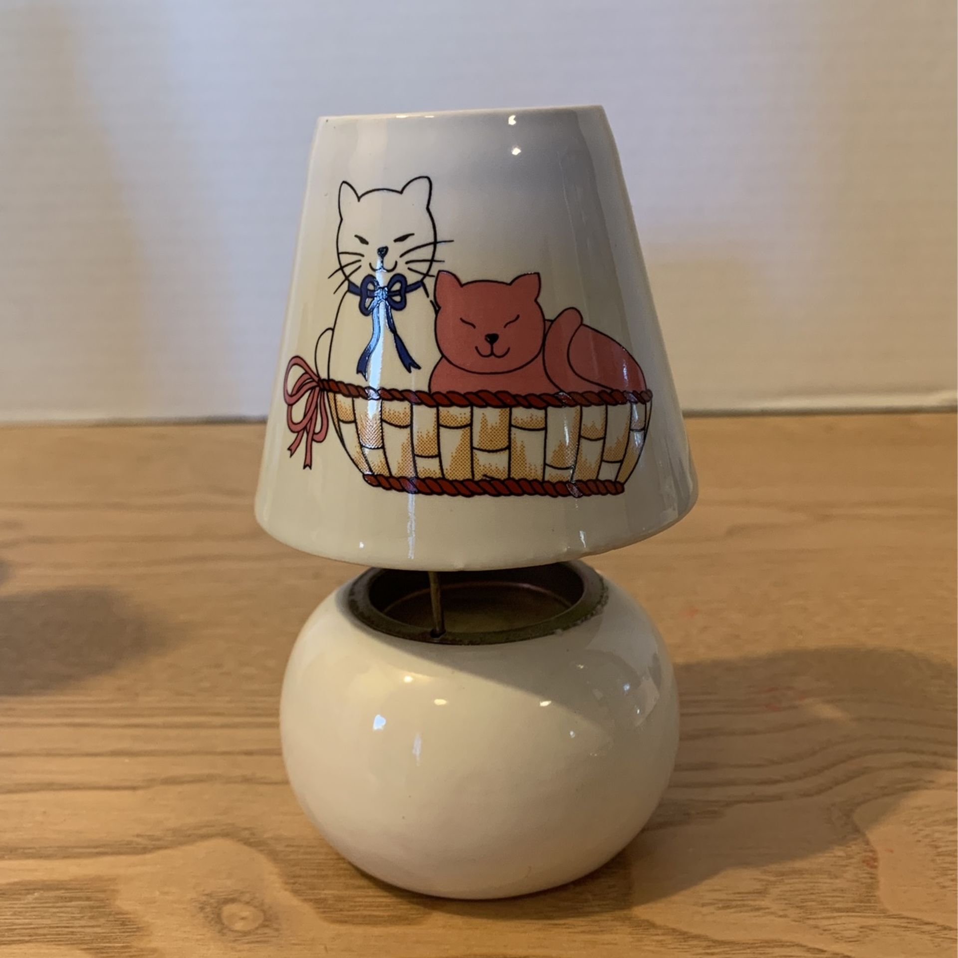 Vintage Kittens Candle Holder Lamp Ceramic 5 inches  A25