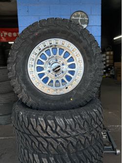 Kmc IMs 6x139 17x8.5 offset -10
