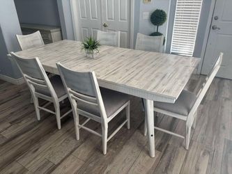 Beautiful Farmhouse/rustic dining Table