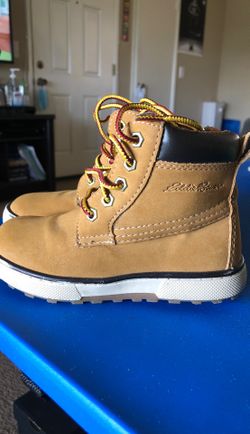 EDDIE BAUER (size 9)