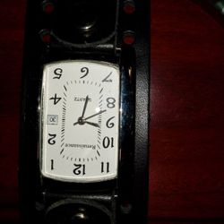 Designer Renaissance Silver-Tone Dial Black Adjustabe Strap Analog Wristwatch
