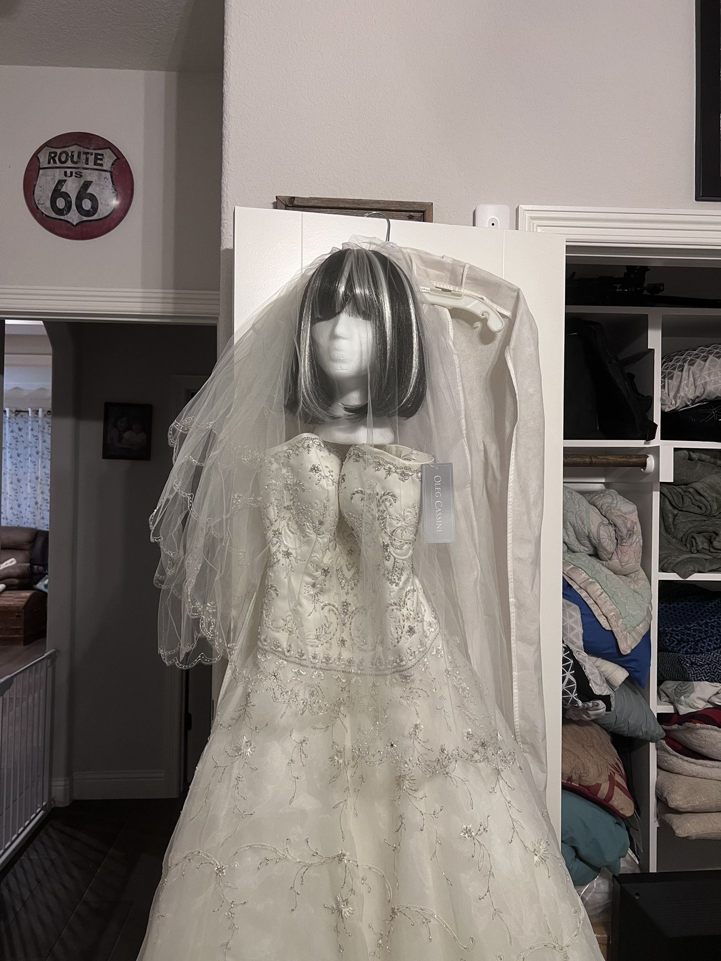 Oleg Cassini Elegant Wedding Dress With Veil - www 
