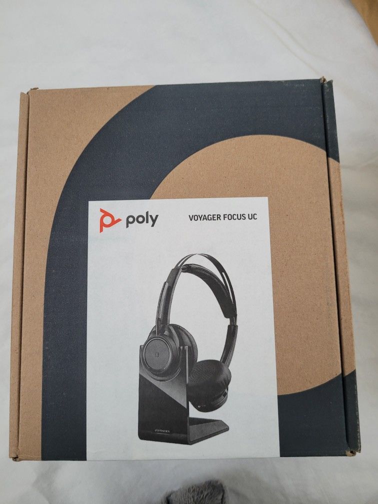 Poly Voyager Focus UC B825 Wireless Bluetooth Stereo Computer Headphones w/Boom Mic...... AUDIFONOS
