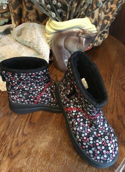 Uggs kids size 3