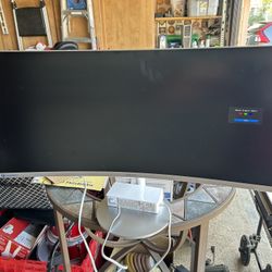 Samsung 34” Curved Monitor 