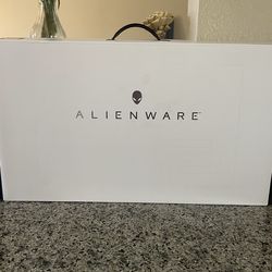 Alienware m16 Gaming Laptop RTX 4070 / 32GB RAM / Intel Ultra 9