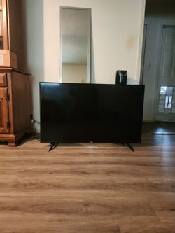 TCL 50” Class 4-Series 4K UHD HDR Roku Smart TV - 50S431