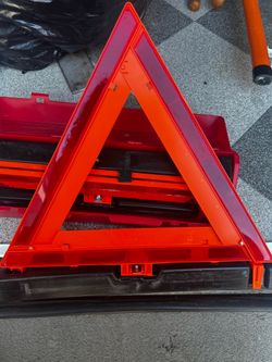 emergency warning triangle kit