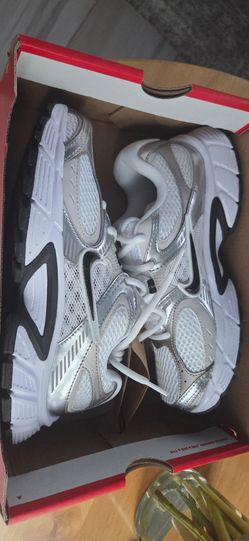 Size 6 W $90 OBO