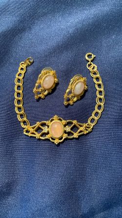 7” Avon Gold Genuine Rose Quartz Bracelet With Matching Earrings.