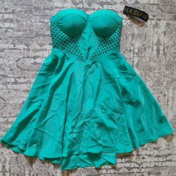NWT LA CLASS Size Small Green Lattice Strapless Padded Cups Zip Dress