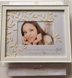 Hallmark 4x6 Painted Wood Photo Frame
