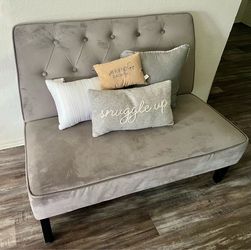 GRAY SETTEE