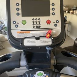 TRUE Treadmill PS825
