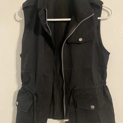 1098 Junior Ladies Black Vest Size Small Worn Once $20