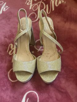 Gold Glitter Platform Heels – Size 6½