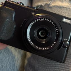 FujiFilm X70 Digital Camera Mirrorless