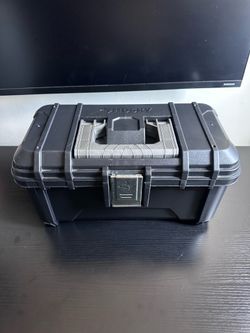 Husky Heavy Duty Plastic Portable 16 Inch Tool Box