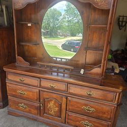 Solid wood dresser with mirror and the chest of drawers