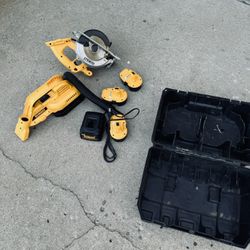 18 Volts Circular Saw And Vacuum With 3 Batteries And A Charger 