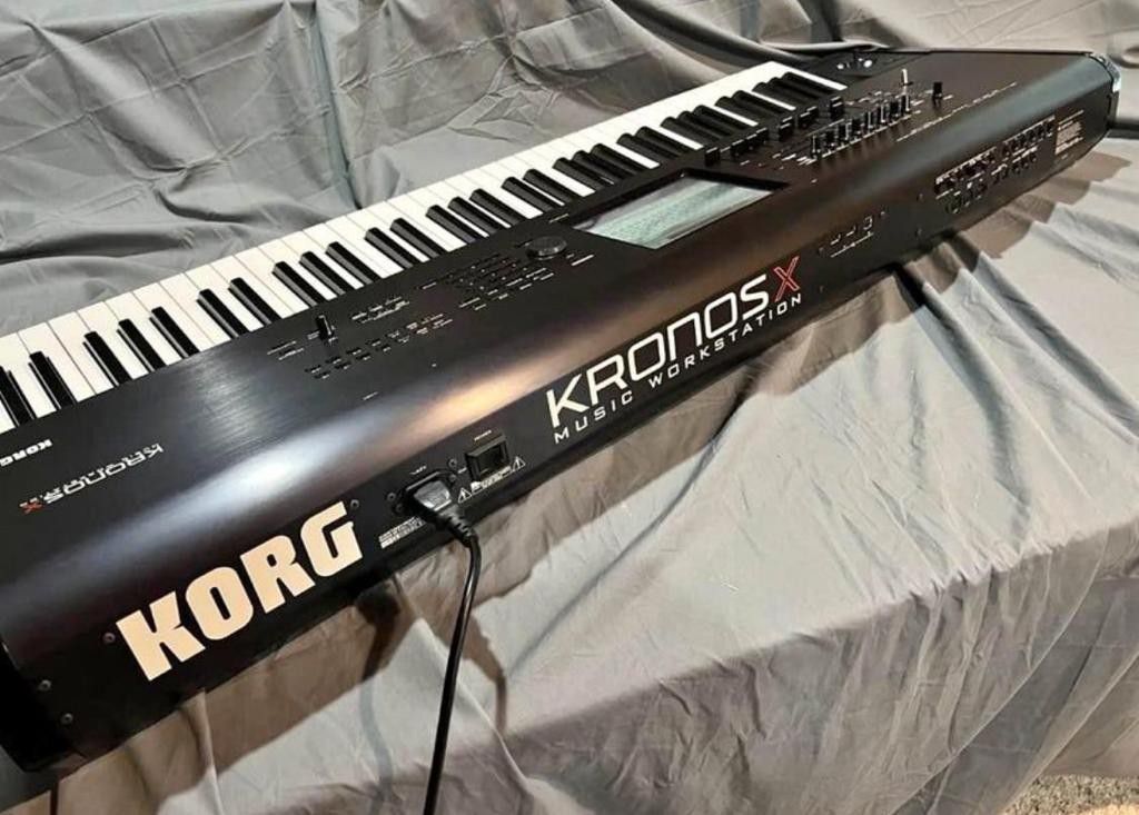 Korg-Kronos-X-73-KeyMusic-Workstation + Accessories-FootPedalStand