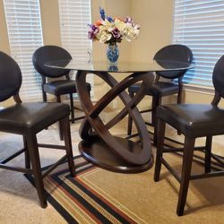 Gorgeous Counter Height Dining Set. Table with 4 matching chairs. Very good condition, sturdy!