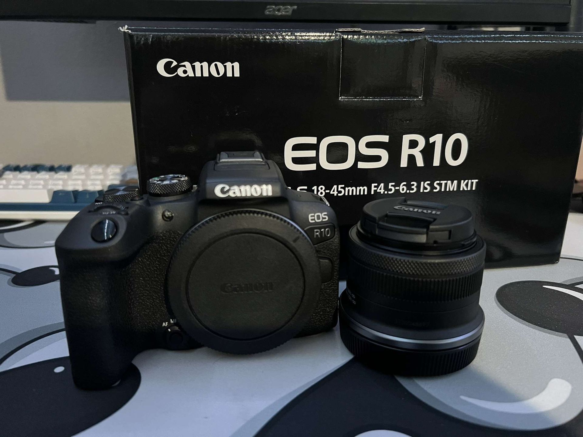 Canon EOS R10 24.2MP Mirrorless Camera - Black (RF-S 18-45mm f/4.5-6.3 IS STM)