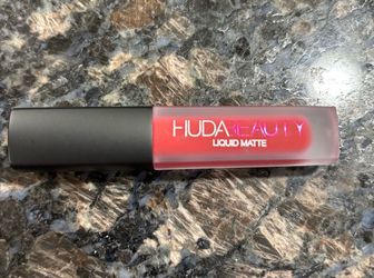 NEW HUDA BEAUTY LIQUID MATTE LIPSTICK IN MISS AMERICA $5!!