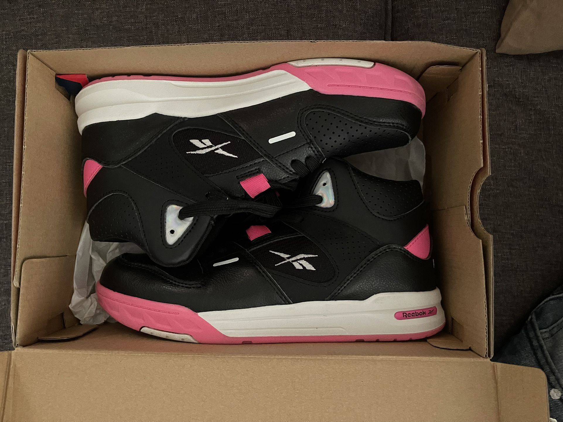 LIKE NEW WOMEN REEBOK…SIZE 5…$40