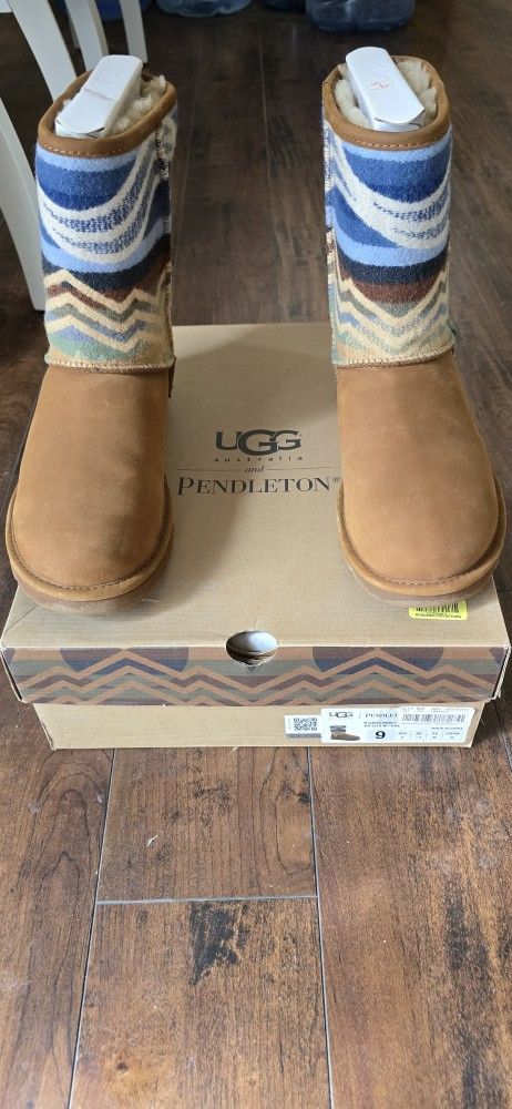 Uggs Pendleton Classic Short Boot Size 9
