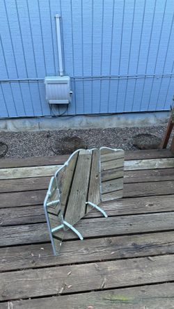 Mirror white trim for counter