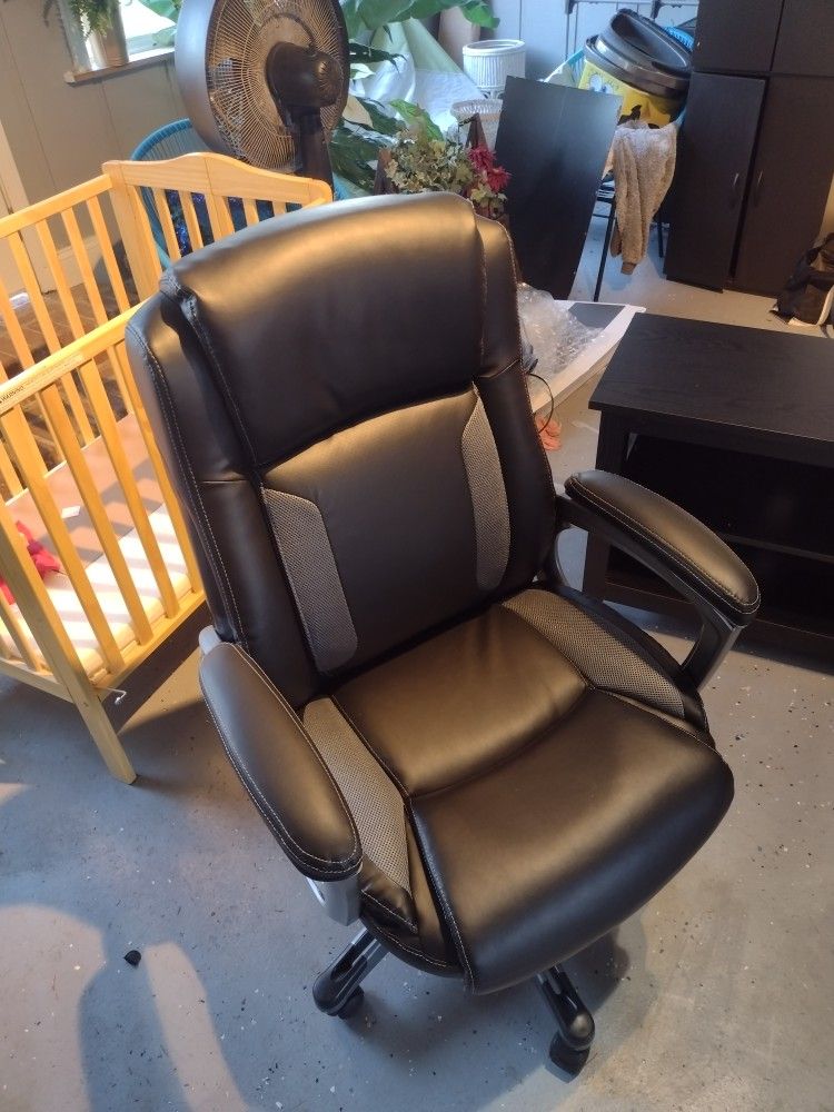 New Serta Manager Chair